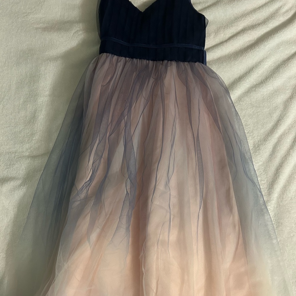 Adjustable straps, long dress, pleated top